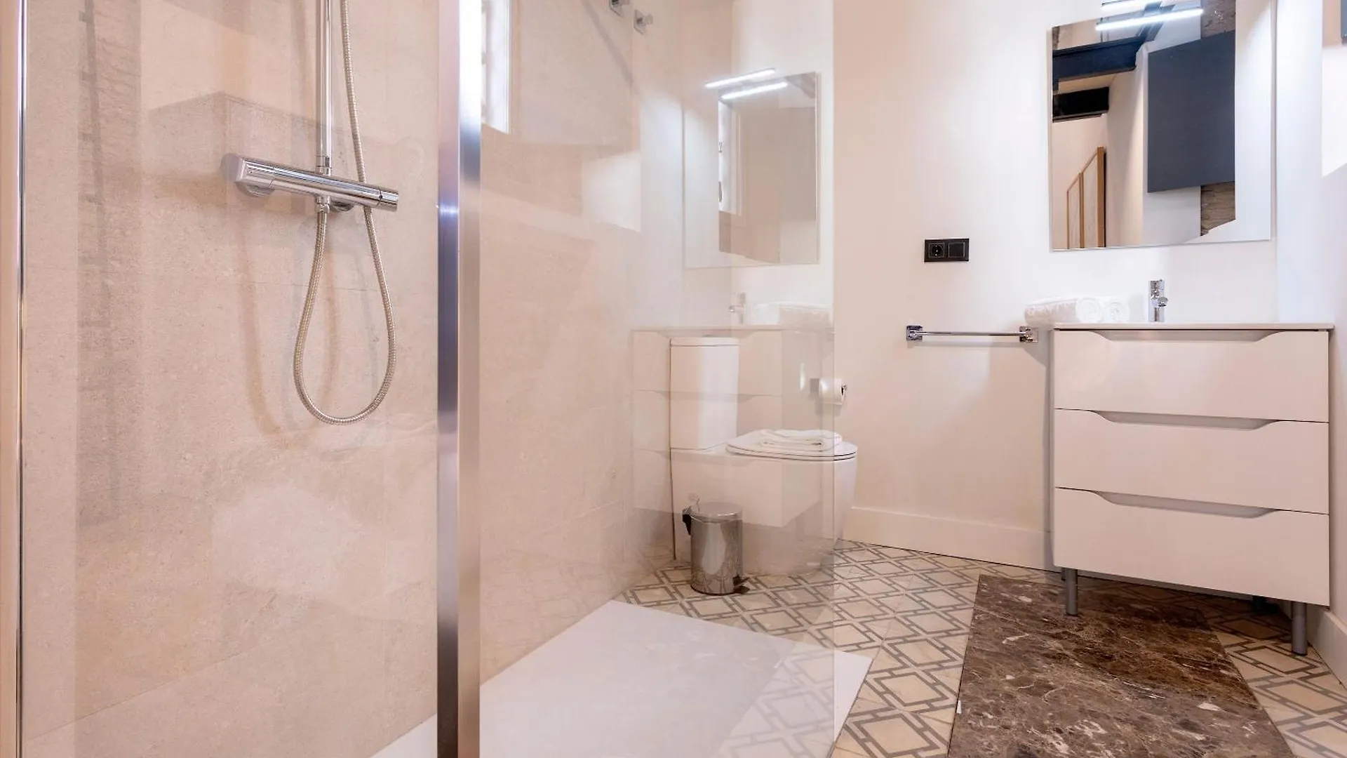 Genteel Home Almansa Seville Apartment